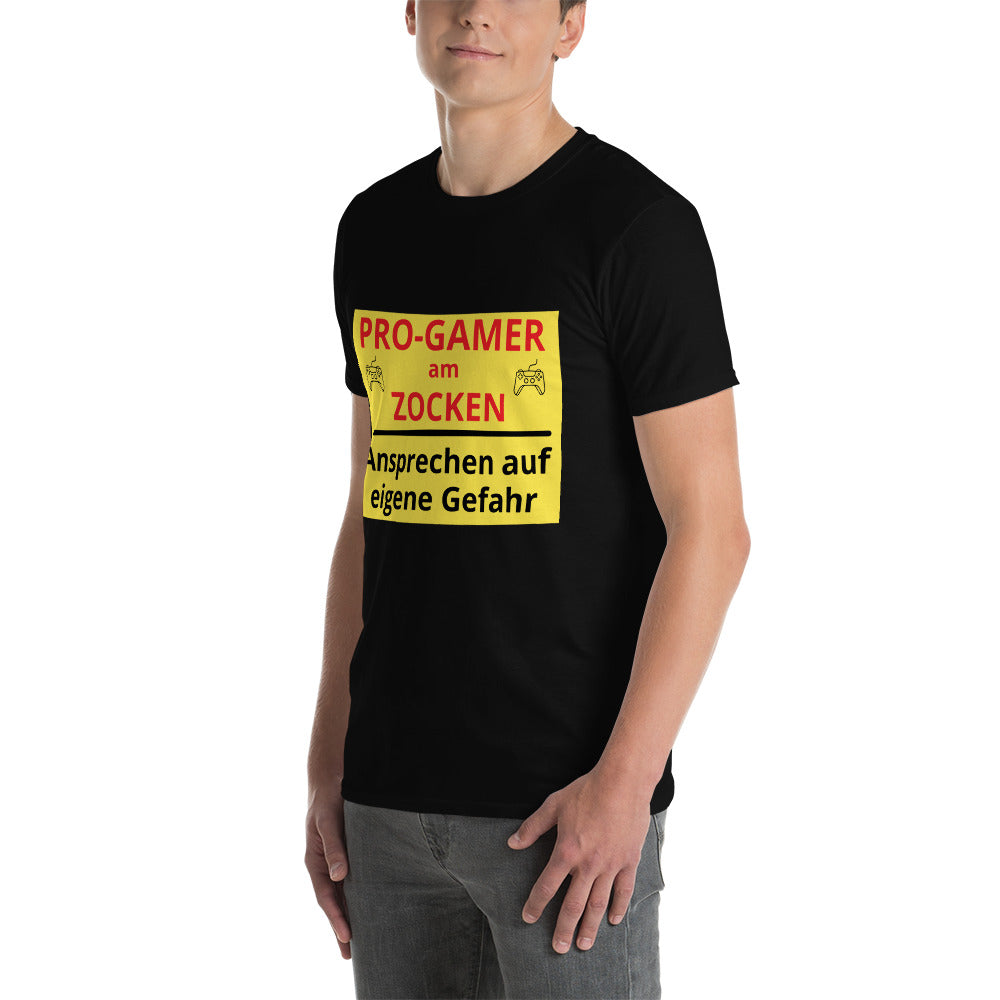 Pro Gamer am Zocken Kurzärmeliges Unisex-T-Shirt - souverista
