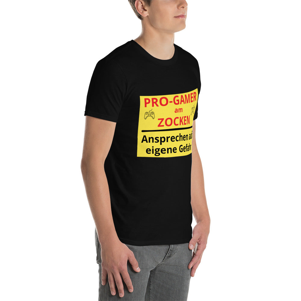 Pro Gamer am Zocken Kurzärmeliges Unisex-T-Shirt - souverista