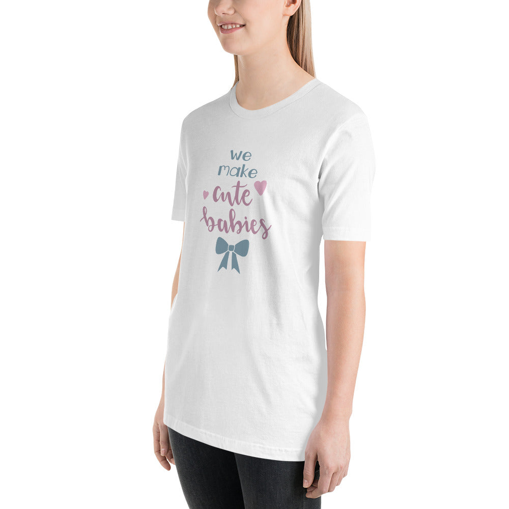 We make cute babys Unisex-T-Shirt - souverista